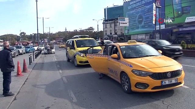 Eminönü'nde yapılan taksi denetiminde kurallara uymayanlara ceza yazıldı