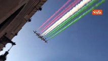 Festa delle Forze Armate, a Piazza Venezia a Roma il passaggio delle Frecce Tricolori