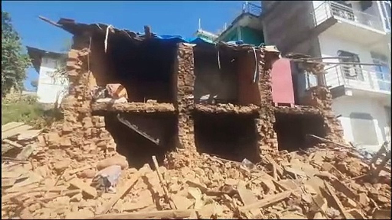 Nepal: Mehr als 130 Tote nach Erdbeben