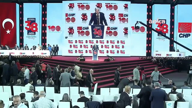 38e Congrès ordinaire du CHP… Örsan Öymen： ＂La gauche n'est pas la charité. La gauche change l’ordre et le principe de laïcité est négligé par l’administration＂