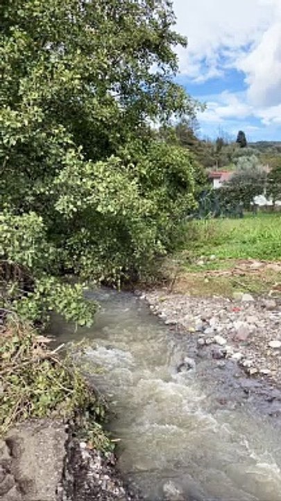 Prato, a Figline il torrente Bardena si ? spostato: ora passa dal cancello di un'abitazione. Lo sgomento di Giani