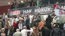 CHP klasiği olmasa olmazdı! CHP kurultayında yine kavga çıktı, yine tribünler birbirine girdi!