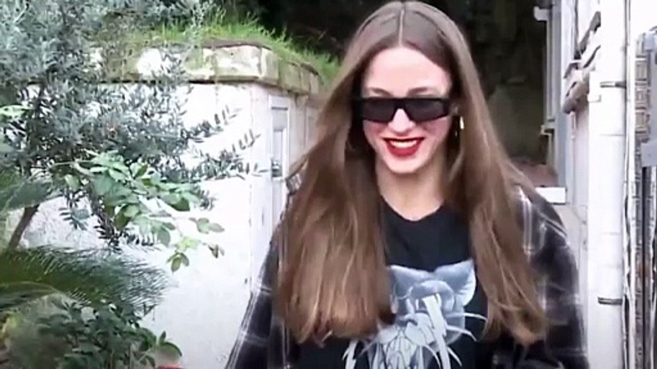 Serenay Sarıkaya kimdir?, Serenay Sarıkaya serveti, yaşı, Boyu, Kilosu,Dizileri, filmer, Aile, Eğitim