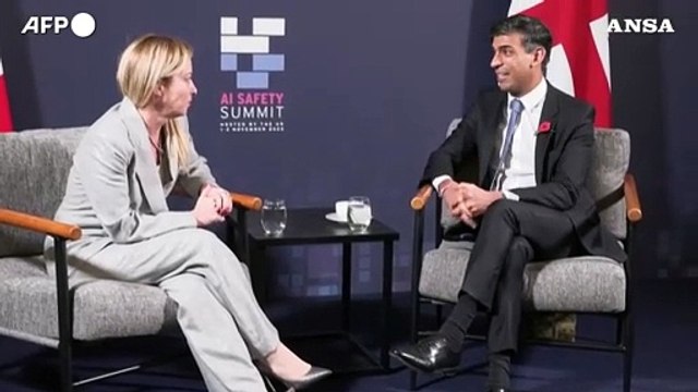 Meloni al vertice sull'intelligenza artificiale, accolta dal premier Sunak