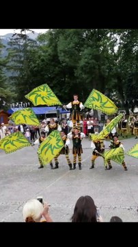 Lanceurs de drapeaux d'Alba (Sbandieratori)