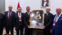 Kılıçdaroğlu a rencontré des représentants internationaux au congrès du CHP