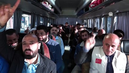 Erciş'te İHH üyeleri İncirlik Üssü'ne gitmek için yola çıktı