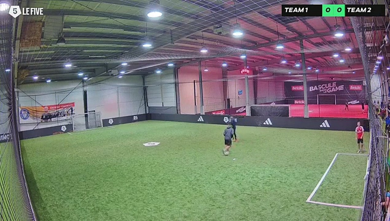 Yves 04/11 à 20:32 - Football Terrain 2 adidas (LeFive Reims)