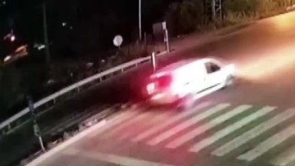 Mersin'de otomobil çarptığı adam hayatını kaybetti, sürücü kaçtı