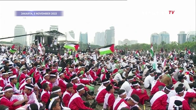 Momen Massa Aksi Damai Bela Palestina Lintas Agama Padati Monas