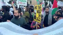 Washington'daki Filistin'e destek eyleminde Gazze'de yaşamını yitirenlerin adının yazılı olduğu metrelerce uzunlukta kağıt taşındı
