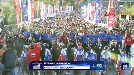 Dünyada eşi benzeri olmayan koşu başladı! İşte İstanbul Maratonu'ndan özel kareler