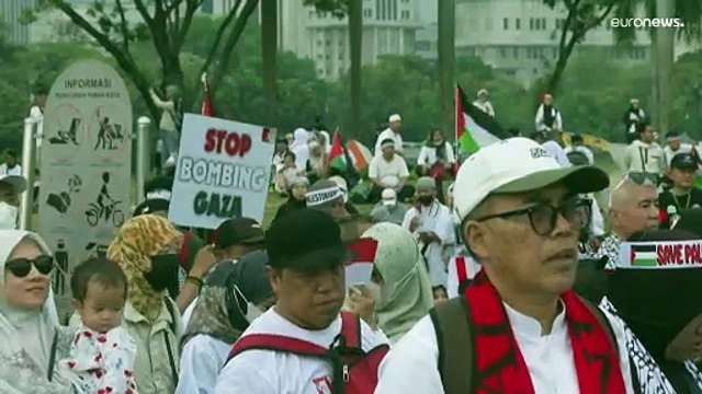 شاهد: في أكبر احتجاج على الحرب حتى الآن.. مئات آلاف الإندونيسيين يتظاهرون في جاكارتا لدعم غزة