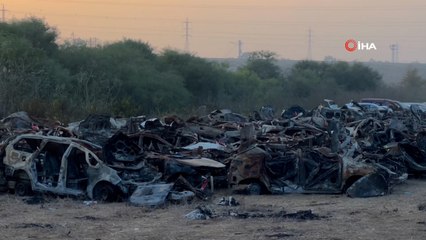 İsrail’de çatışmalarda hurdaya çıkan sivil araçlar İsrail’in güney sınırındaki Novitot'ta toplanıyor