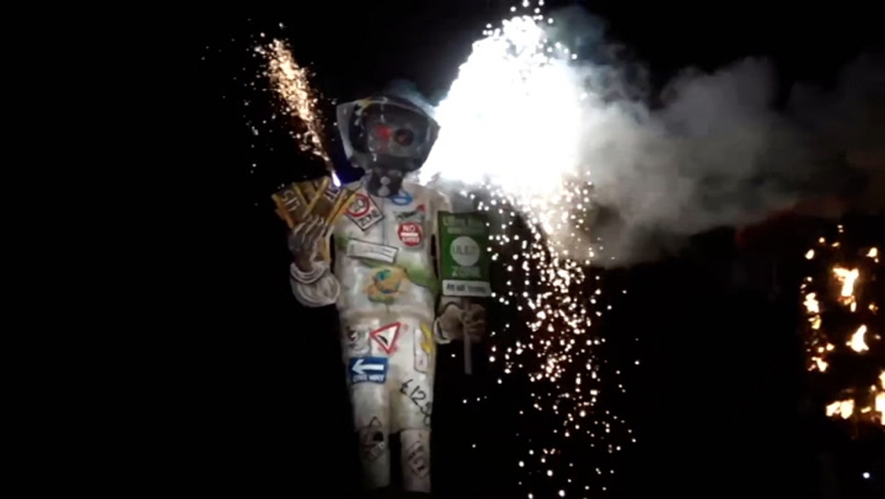 Effigy of Sadiq Khan sent up in flames at Kent bonfire night over Ulez