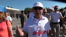 Félicitations à Özgür Özel de Tanju Özcan, qui a parcouru 203 kilomètres jusqu'au départ de Kılıçdaroğlu