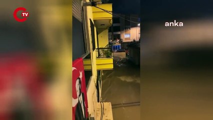 İzmir'de sağanak yağış etkili oldu: Otobüsleri su bastı