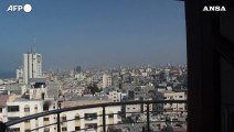 Gaza, l'esercito israeliano bombarda un edificio