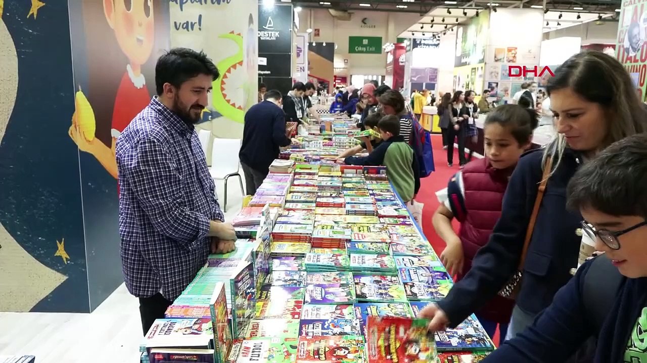 Les auteurs rencontrent les lecteurs au Salon international du livre TÜYAP