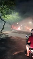 Bombeiros são acionados para controlar fogo em veículo na parte alta