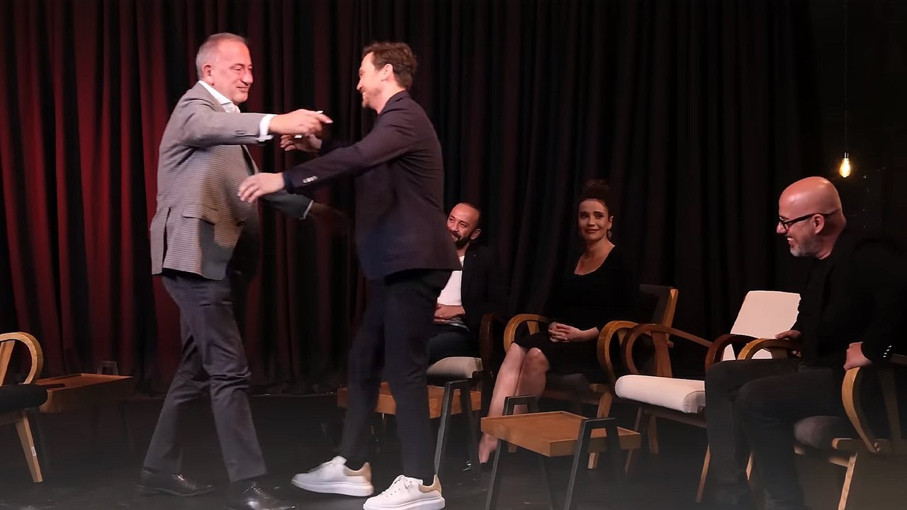 Fatih Altaylı dayanamayıp ağladı, Aras Bulut İynemli'ye sarıldı