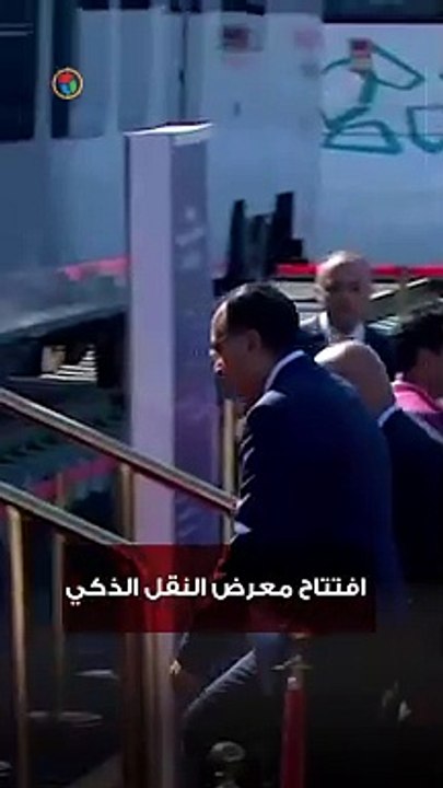 مدبولي يتفقد القطار الكهربائى السريع بصحبة وزي...