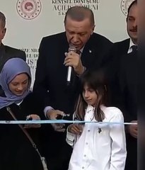 Toplu açılışta yine 'kurdele' krizi yaşandı: Küçük kız önce kesti, Erdoğan böyle tepki verdi