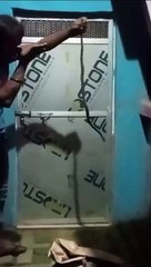 Video: “मैं महादेव का अवतार हूं,” कहकर सांप से कटवाया, सामने आया डरावना वीडियो