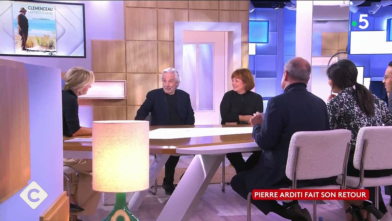 Regardez Pierre Arditi qui a fait sa première apparition télé depuis l'interruption des représentations de sa pièce de théâtre : "Je ne pensais pas à ce point-là toucher les gens !"