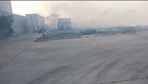 Incendio de pastizales amenaza al aeropuerto Viru Viru y moviliza a Bomberos