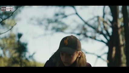 [Review Phim] Trên Đồng Cỏ Bỗng Xuất Hiện 1 Cái Hố Bí Ẩn