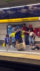 Pelea entre un hincha de River y otro de Boca