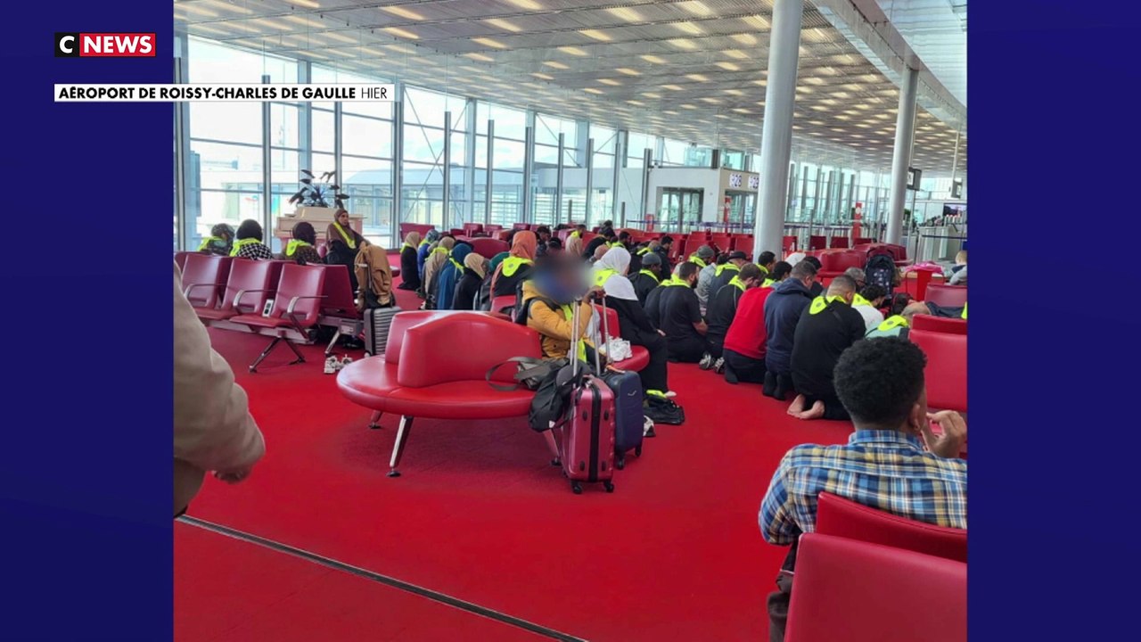 Roissy-CDG : une prière musulmane dans l'aéroport