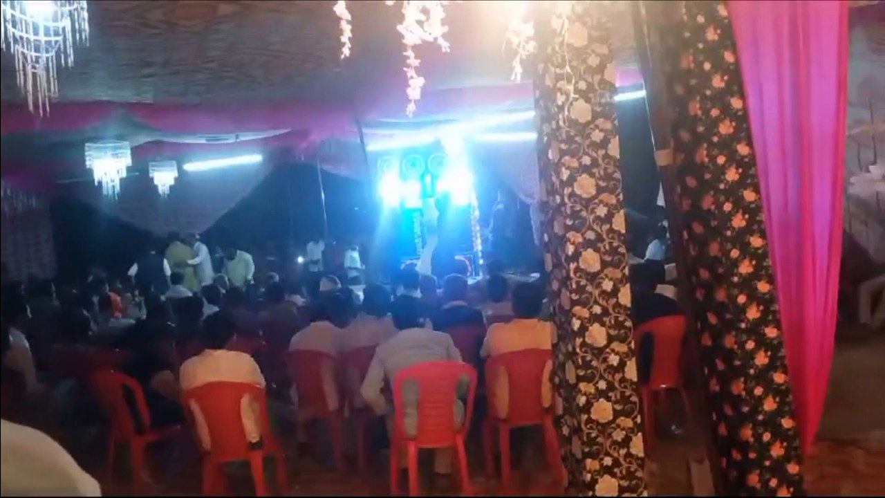 लड़के का संबंध तय होने की खुशी में  बार-बालाओं का डांस, सामने आया वीडियो