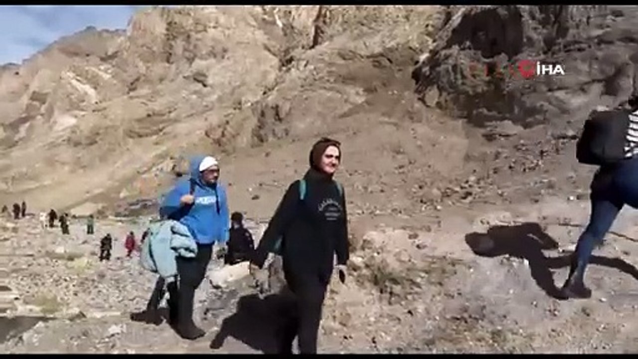 35 Kişilik Grup Cennet ve Cehennem Vadisi'nde Doğa Yürüyüşü Yaptı