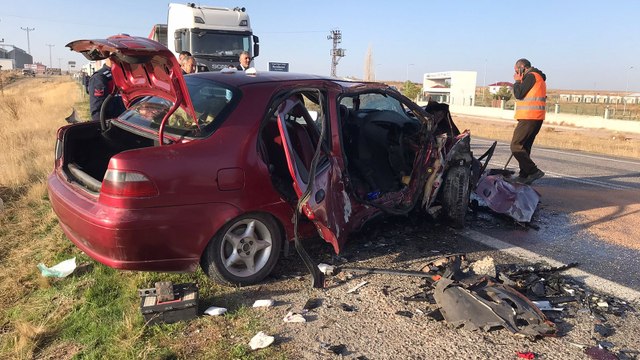 Sivas'ta 1 kişinin öldüğü, 4 kişi yaralandığı trafik kazası kamerada