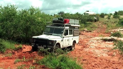 Land Rover 109 offroad