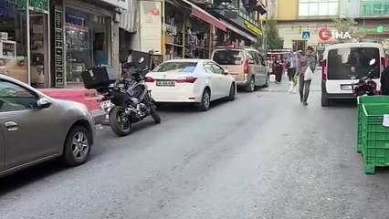 Çaycıların 'dedikodu' kavgası! Biri varille saldırdı, diğeri çekpasla kendini savundu