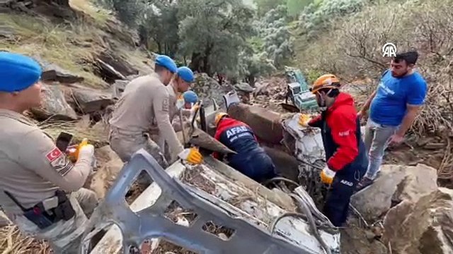 Aydın'ın Söke ilçesinde sel sularına kapılan kişinin arama çalışmaları sürüyor