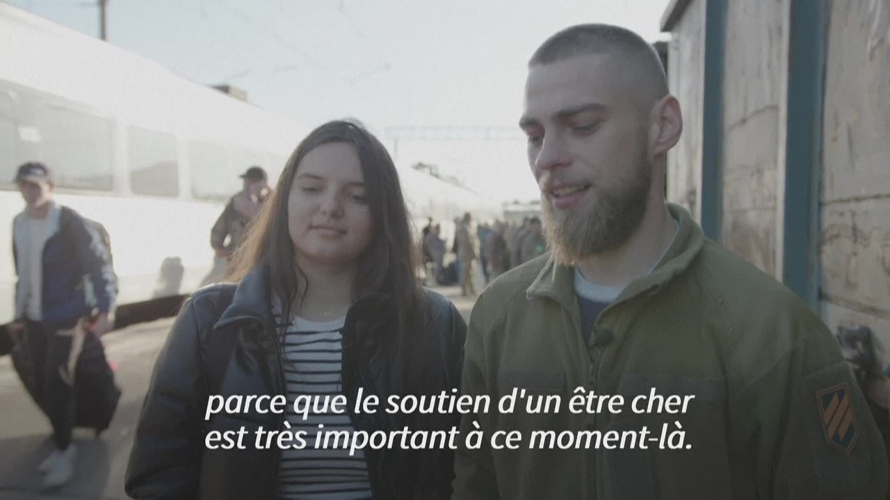 En Ukraine, près du front, le train 712 et le quai des larmes