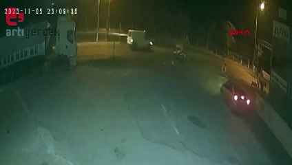 Otomobilin TIR'a çarptığı kaza kamerada