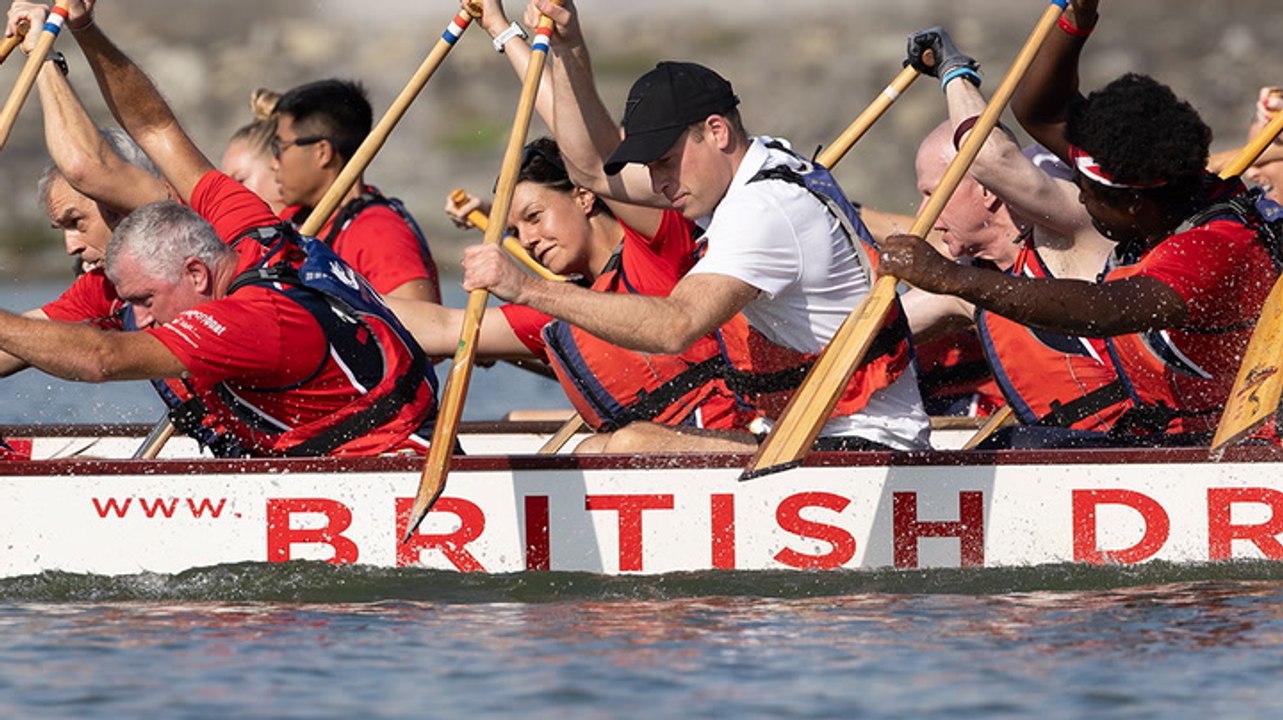 Prince William shows off rowing skills as he wins Singapore boat race