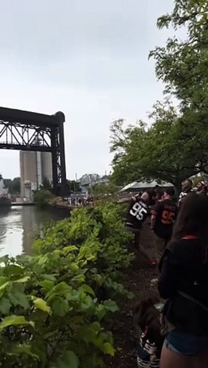 Lancer une bière dans un bateau... Joli lancer
