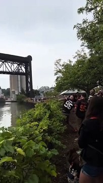 Lancer une bière dans un bateau... Joli lancer