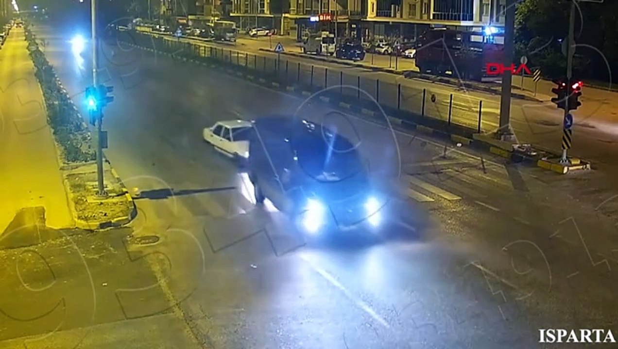 Isparta'da KGYS kameralarına yansıyan trafik kazaları