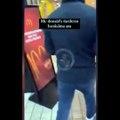McDonald's'a fareli protesto! 'Bu fareleri yiyin daha iyi'