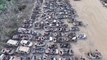 El cementerio de coches calcinados tras la masacre en el festival de música de Israel