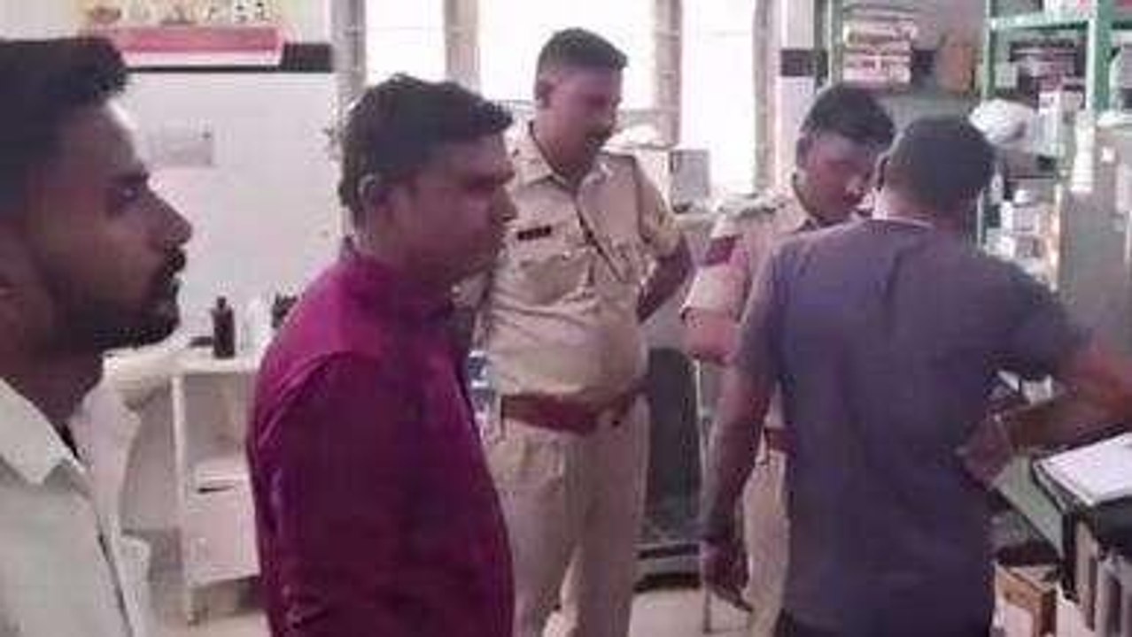 सिरोही: पर्यटकों की कार को दूसरी कार ने मारी टक्कर, मची चीख पुकार, देखें video