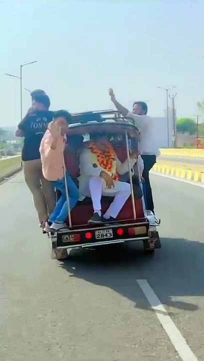 https://hindi.asianetnews.com/state/rajasthan/yunus-khan-went-to-filed-nomination-independent-with-few-supporters-by-autorikshaw-zysa/articleshow-9gro4hf