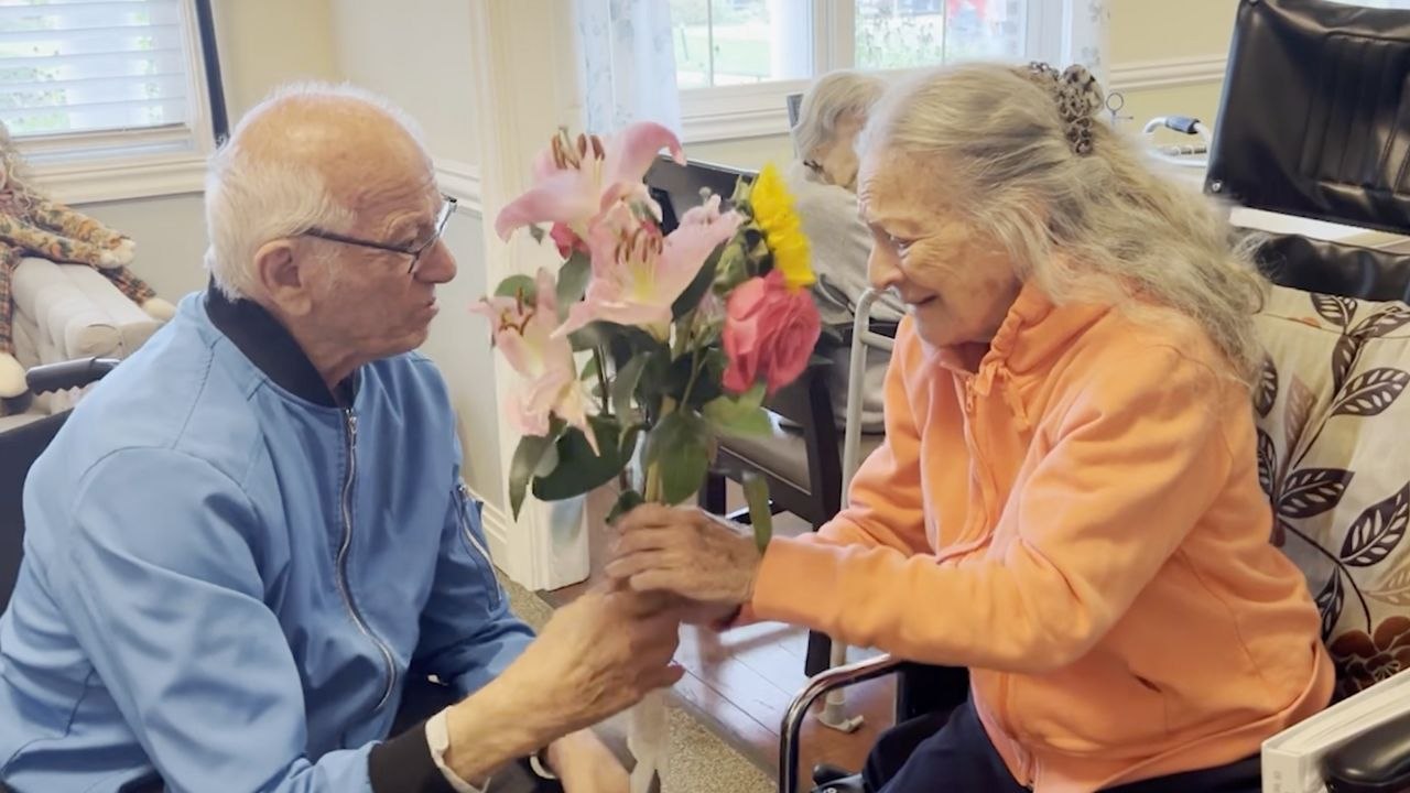 Grandma With Dementia Remembers 67th Wedding Anniversary During Husband's Wholesome Surprise | Happily TV
